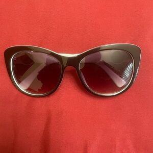 M&V Sunglasses with interchangeable snaps